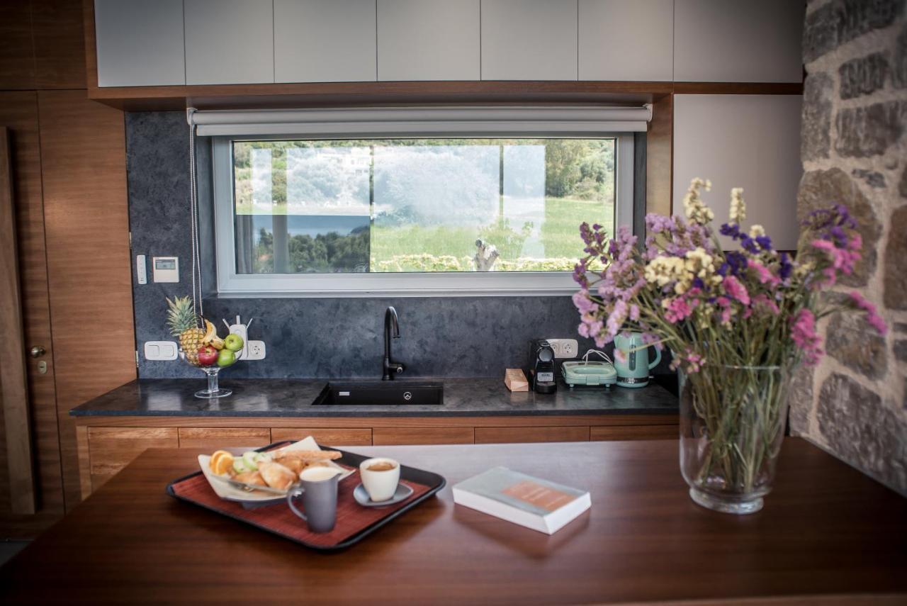 Varko Luxury Suites Paleros 外观 照片