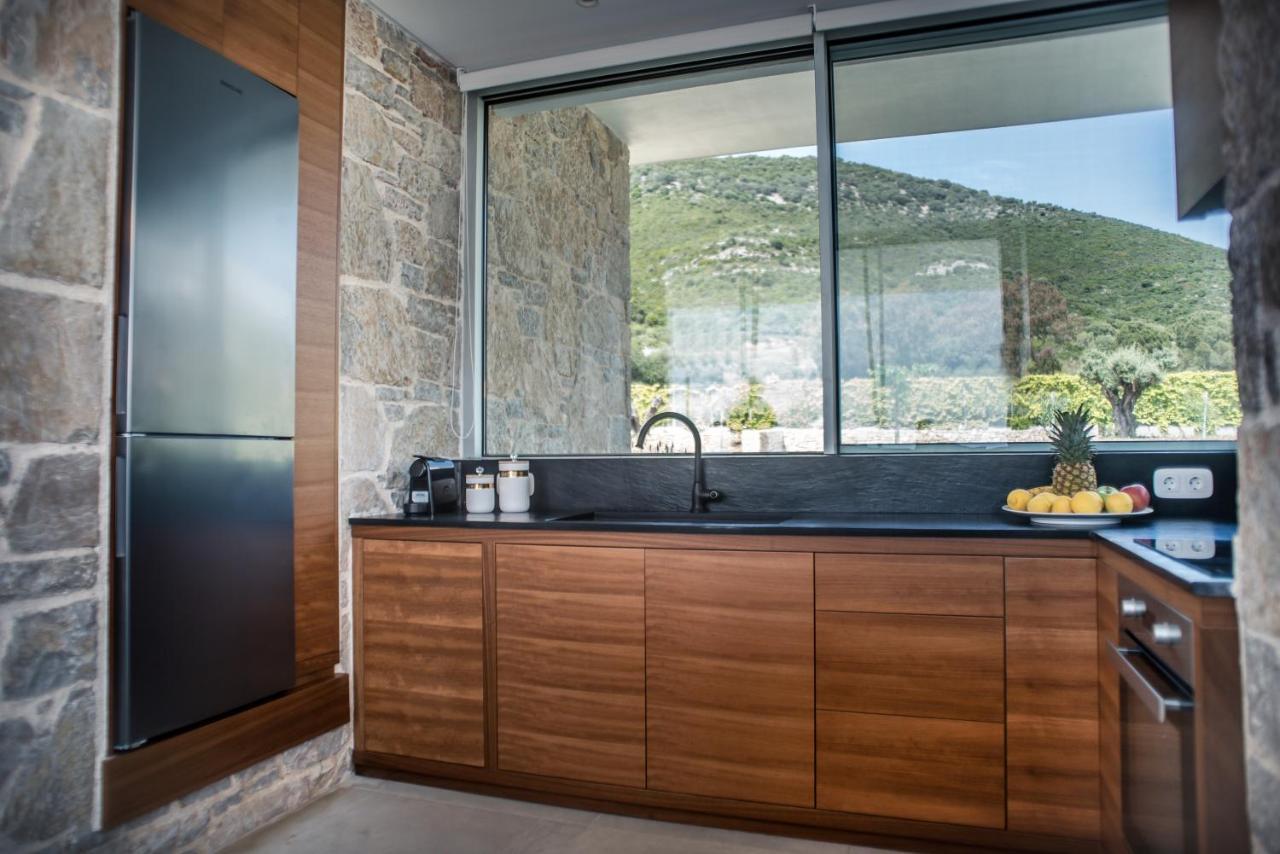 Varko Luxury Suites Paleros 外观 照片