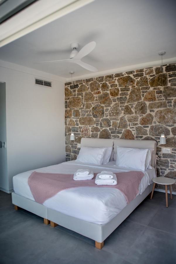 Varko Luxury Suites Paleros 外观 照片